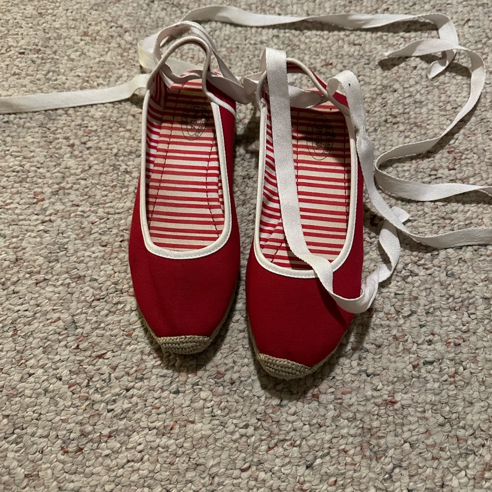 Unisa canvas flats red and white with tie up leg laces size 7 1/2.